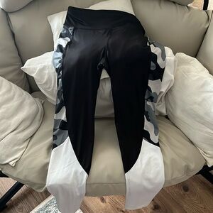 Danskin fashion leggings brand new